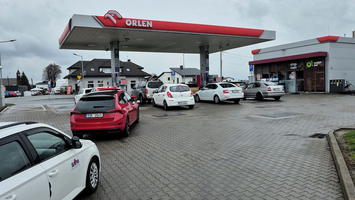 Rozdíl i více než šest korun. Češi berou polské benzinky v příhraničí útokem